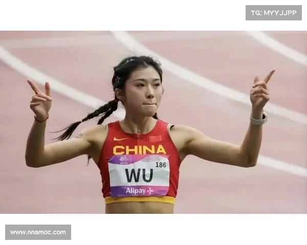 跨栏一姐之争再度升级:吴艳妮带妆训练尽显优雅,林雨薇古铜色肌肤对比强烈 跨栏一姐之争再度升级:吴艳妮带妆训练尽显优雅,林雨薇古铜色肌肤对比强烈