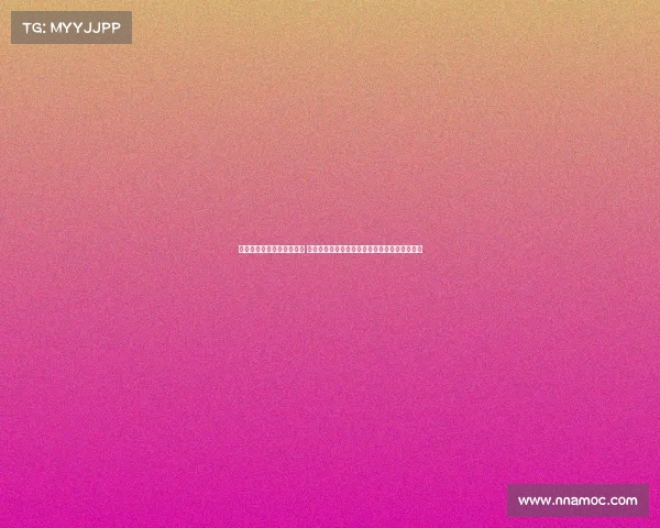 恩利泰国之旅合照引发热议 网友质疑：怎么感觉照片里的两个人都是恩利？